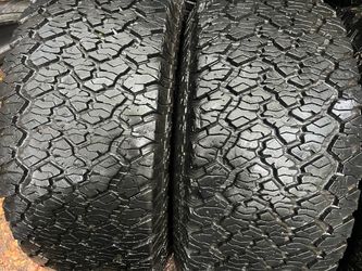 Team estás 4  llantas tres son 33x12.50R15 GENARAL GRABBER A/T 2y otra es Mickey Thompson