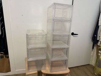 Plastic magnetic closing boxes /8 boxes $50