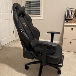 Gaming Chair Ergonomic Computer Chair with Footrest and Lumbar Support