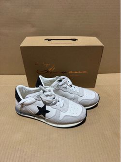 Vintage Havana Women’s White Leather Star Sneakers Black Star Lace Up New In Box