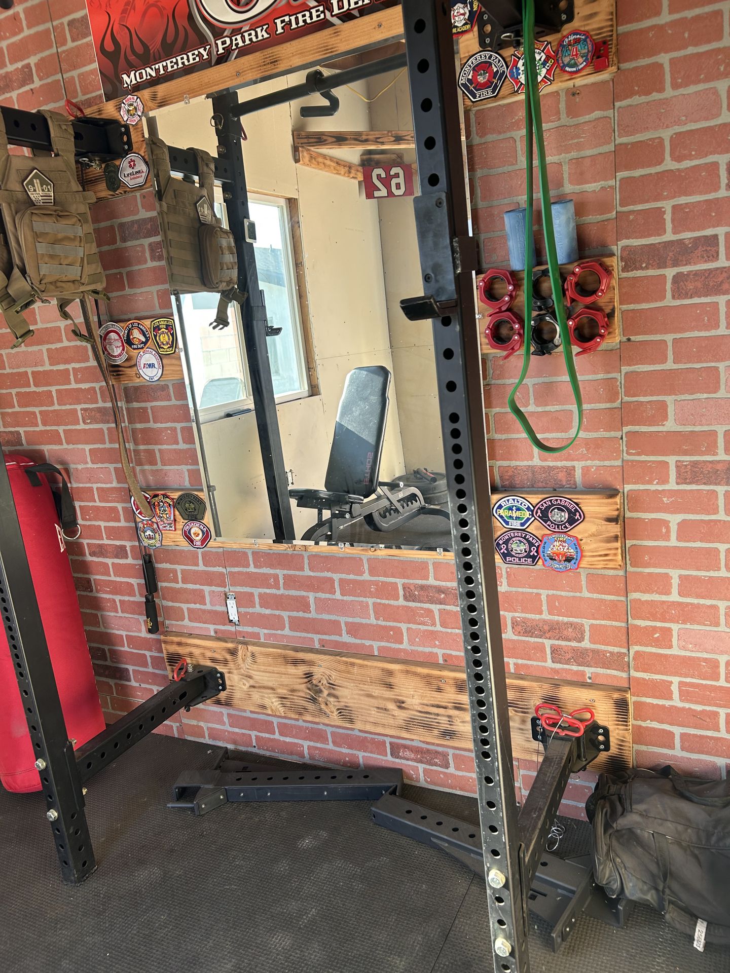 Wall squat rack