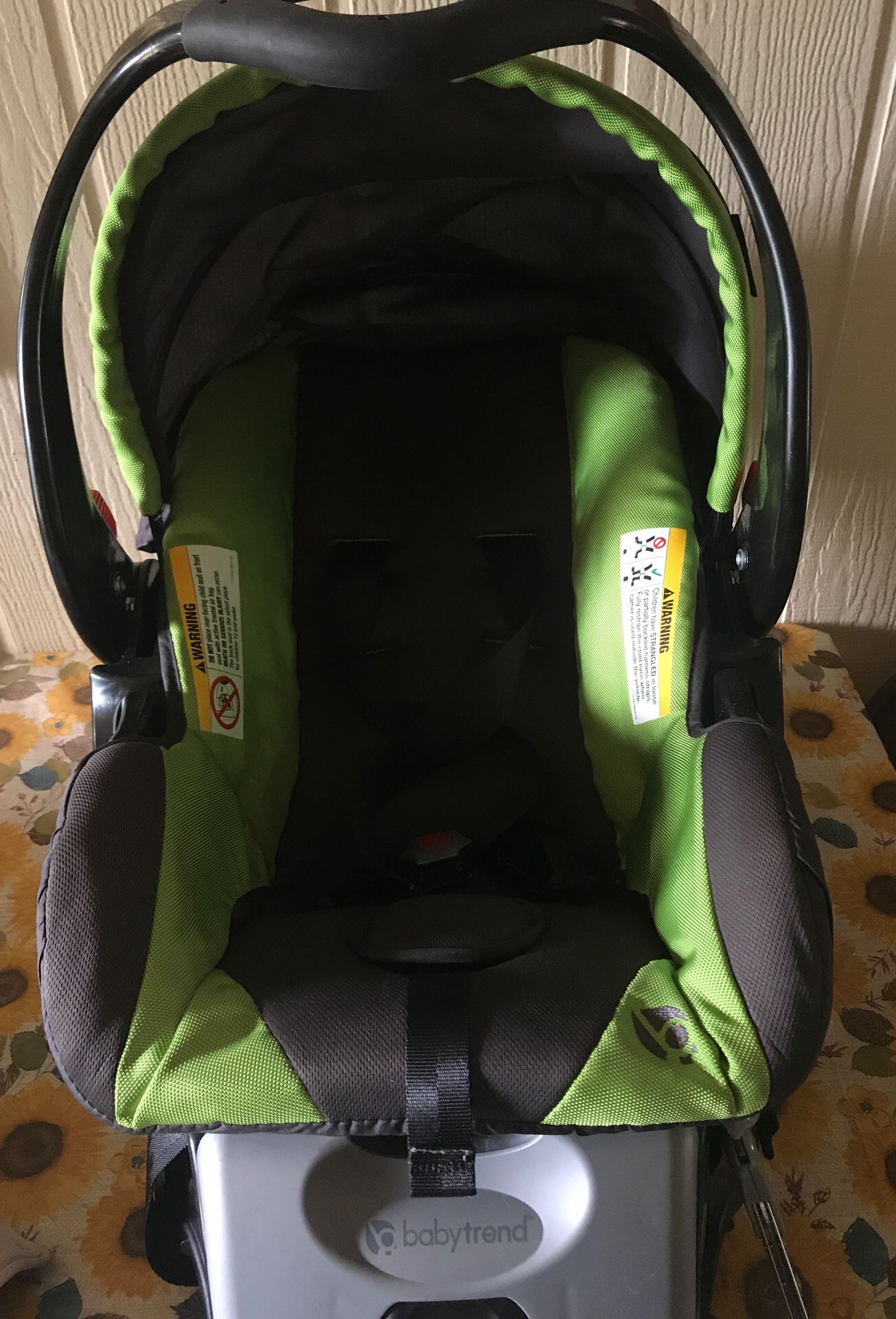 Baby trend infant car seat with base