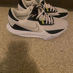 Nike Precision Siz 10.5