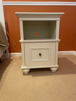 Pottery Barn Teen Chelsea Nightstand in Simply White