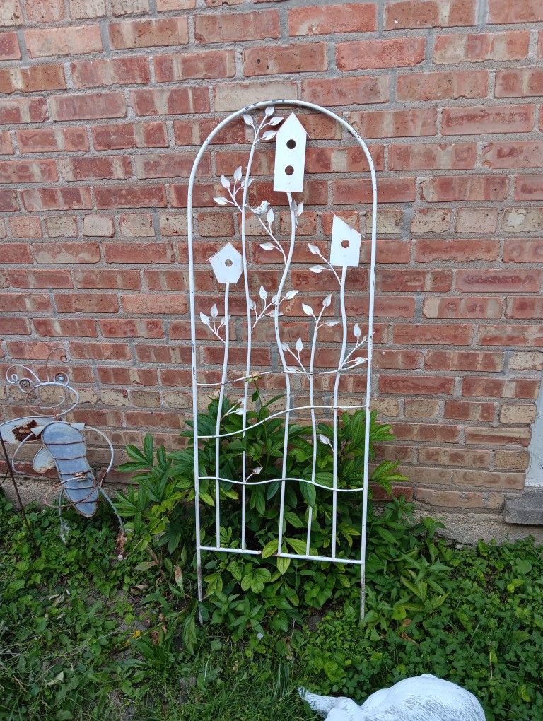55" Metal Trellis Outdoor Patio Decor