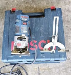 Bosch 5.6 Amp 1.0 HP 120-Volt Variable-Speed Fixed Base Corded Palm Router