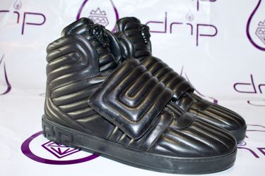 $900 AUTHENTIC VERSACE 