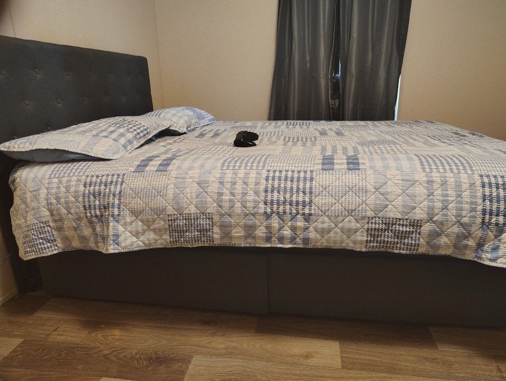 Full size Platform Bed $100