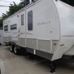 2006 Outback Travel Trailer – 21 ft