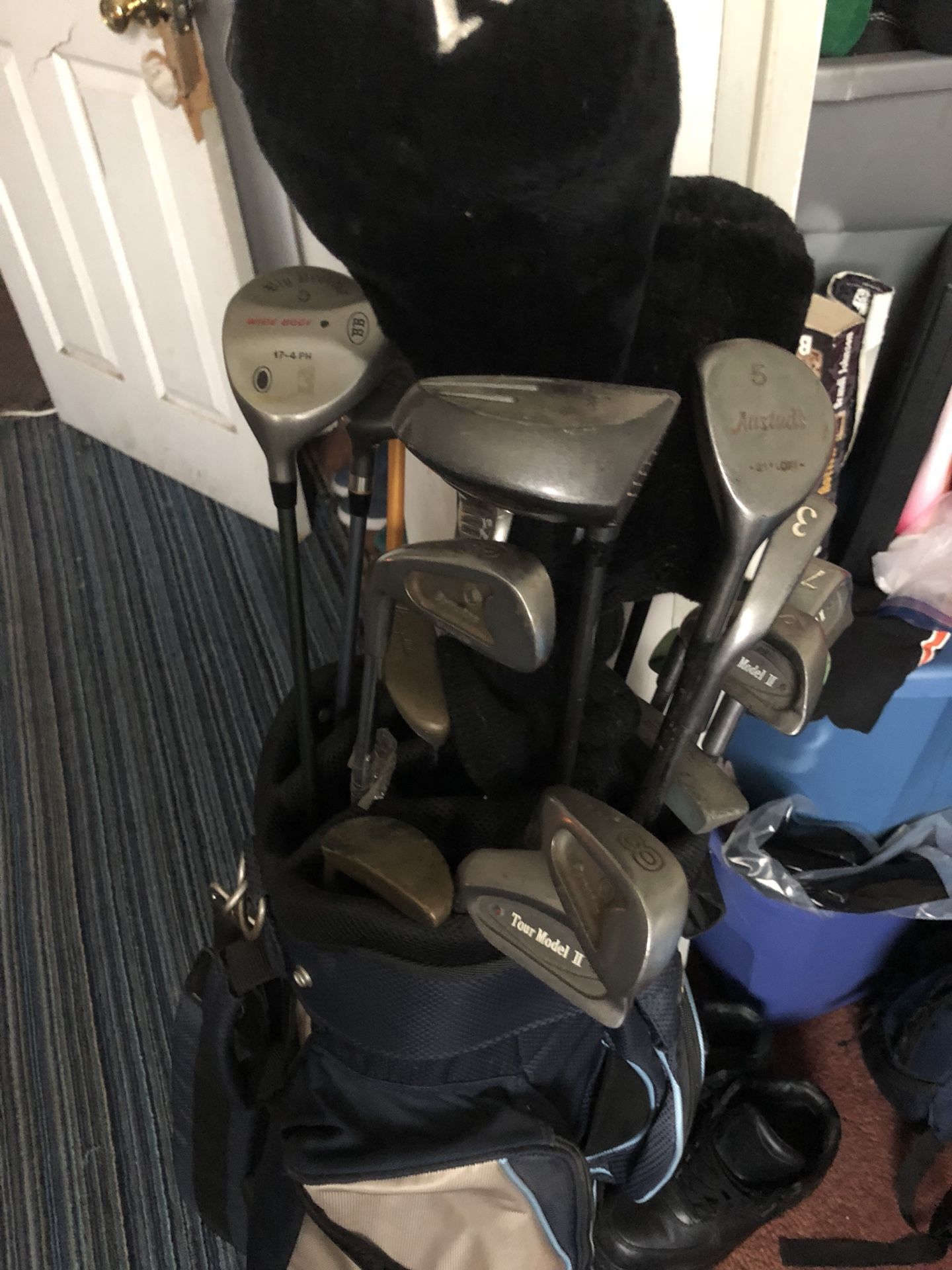 Golfclub set of 17 clubs sizes vary