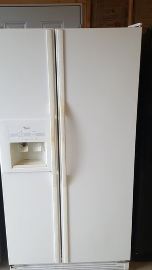 Photo Whirlpool side by side refrigerator with water and ice in door Works great