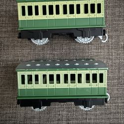 Lot of 2 Thomas TrackMaster 2019 Green Dining Train Flip Top Cars