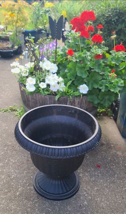 Nice Large Plastic Urn Planter