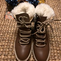 Express Boots.   Excellent condition Like New Size 9 