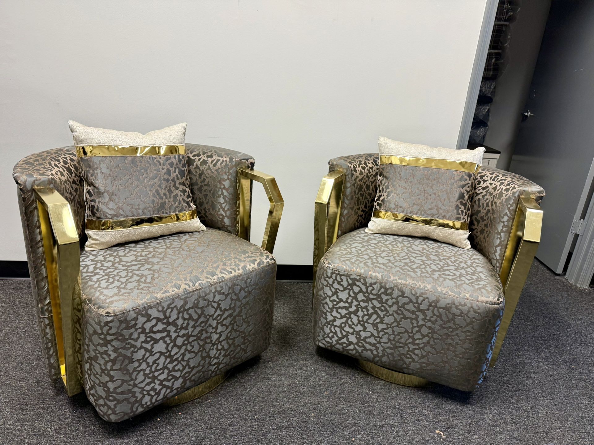 LUXURY SWIVEL CHAIRS 🚚 🔥