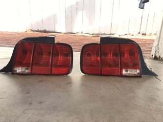 05-09 Ford Mustang tail lights