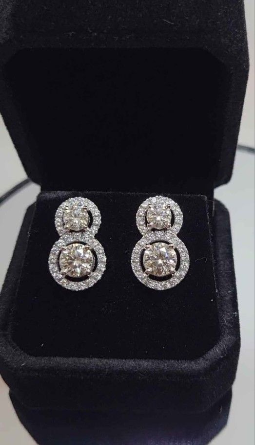 New 4ct Beautiful Moissanite Stud Earrings