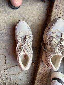 Saucony women size 9