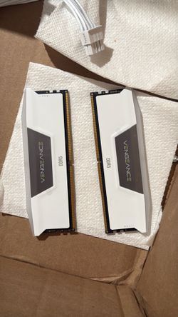 CORSAIR Vengeance RGB DDR5 RAM 32GB