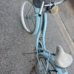 Beach cruiser bike