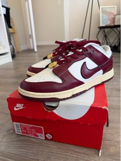 Nike dunk low SE WOMENS