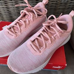 Size 7 Soft Foam Pumas 