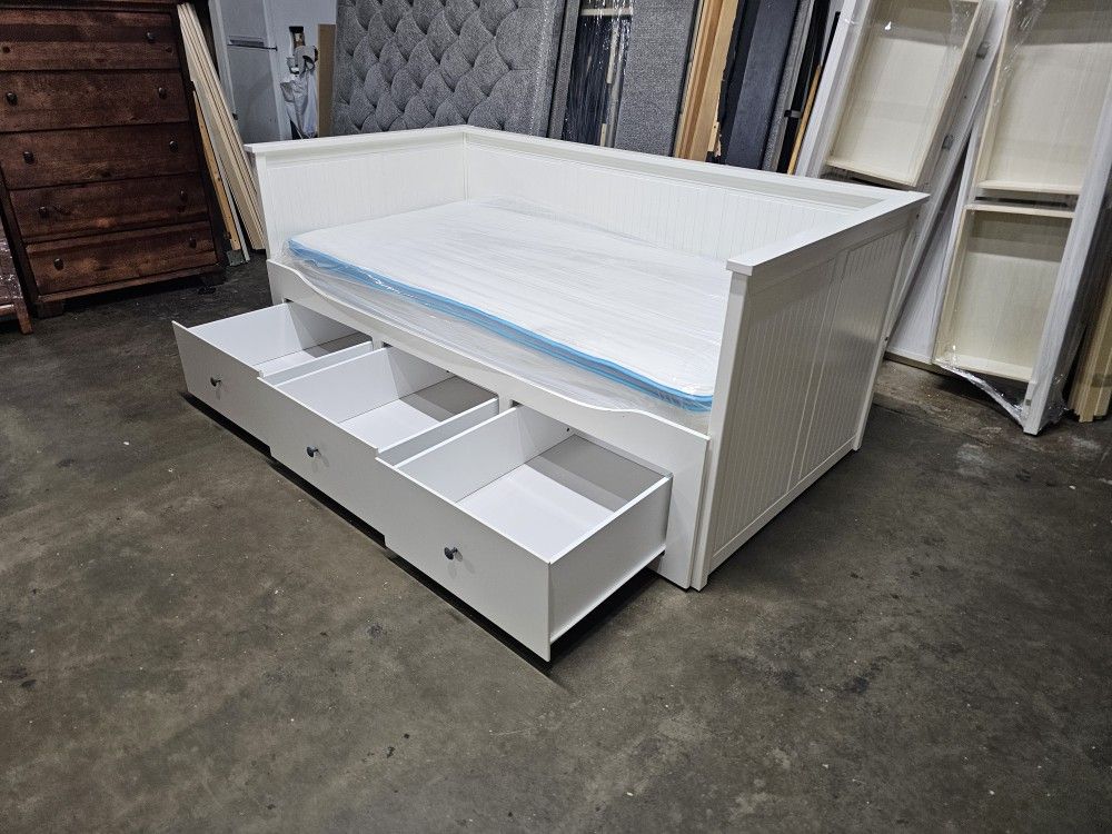 Twin Day Bed And Trundle