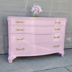 ADORABLE LIGHT PINK FRENCH PROVINCIAL DRESSER IN GREAT SHAPE / SOLID WOOD DOVETAIL DRAWERS 48X21X35