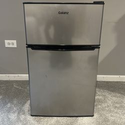 Galanz mini fridge/freezer