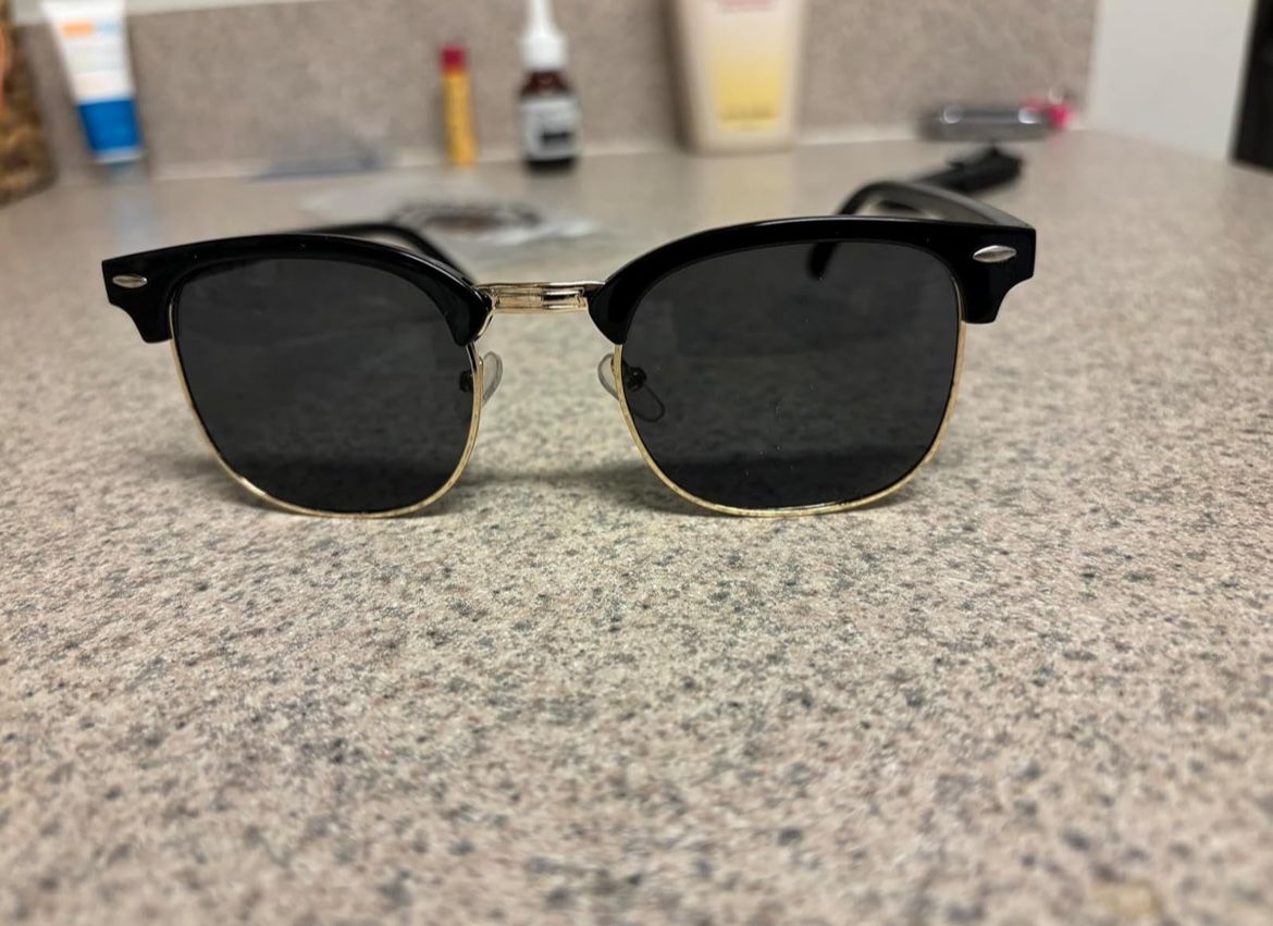 Black and gold UV Sunglasses