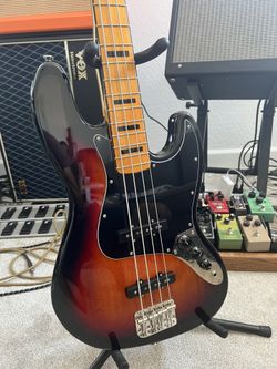 Squire 70s Classic Vibe Bass Guitar Sunburst
