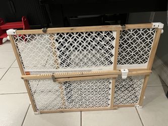 24" tall Summer Tension Pressure Mount Dog or Baby Gate- Hallway Door Etc