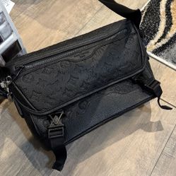 New Unisex Crossbody Bag Premium Leather Really Nice 