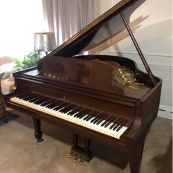Steinway & Sons Model M 5' 7" Baby Grand Piano In Great Shape Going For Free