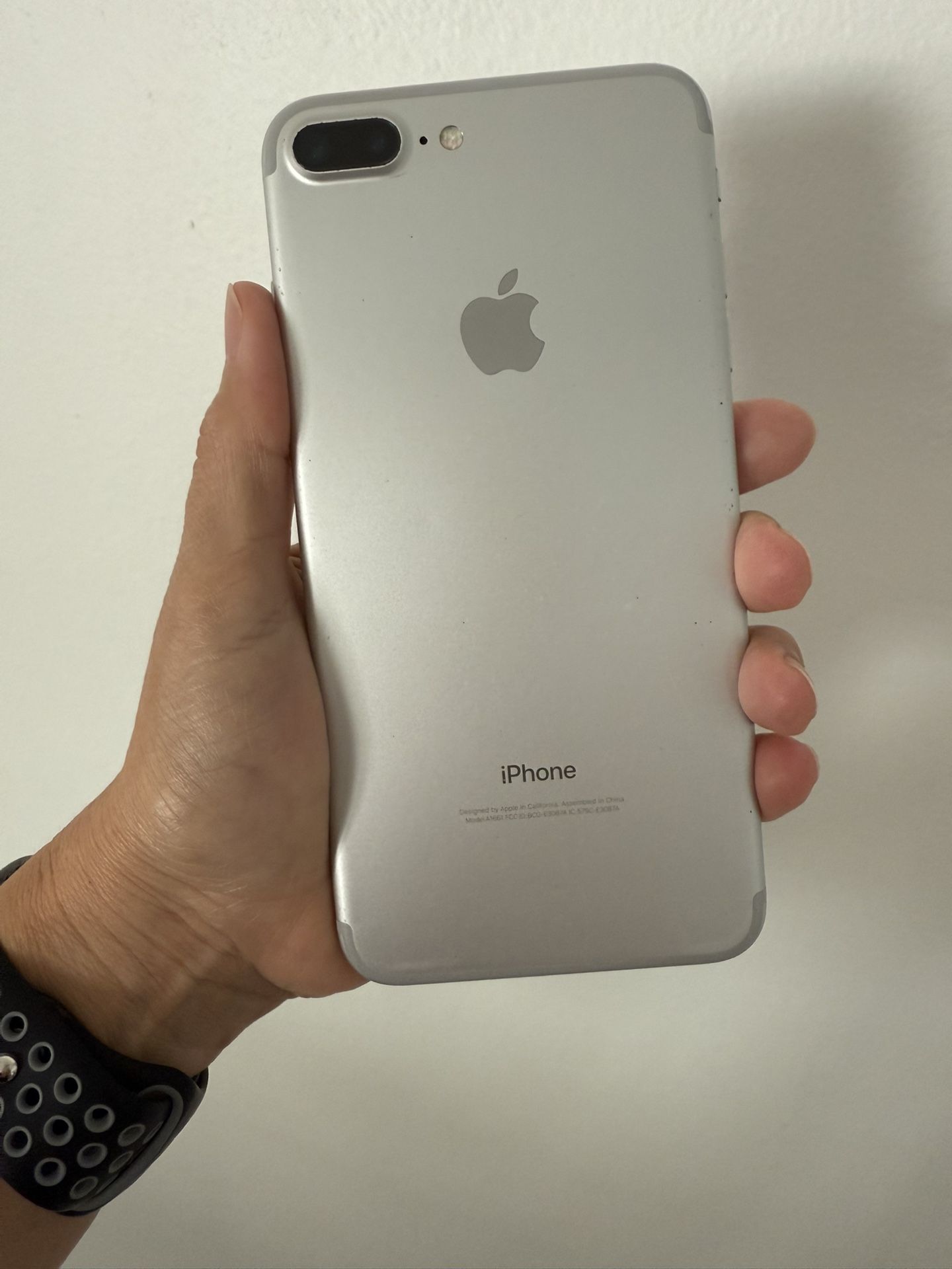 Apple iPhone 7 Plus Silver / White 128 GB, No Cracks, Unlocked For Any Carrier, Comes With Charger And Black Case.
