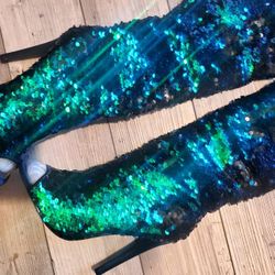 CAMSSOO Women's Sparkle Sequins Over The Knee Boots Fashion  High Heels Thigh High Boots size 7.5
Worn for a few hrs only 
Like new condition!