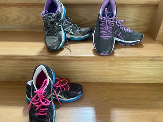 Running shoes. Size 5.5