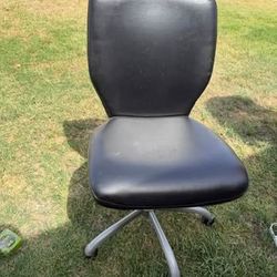 swivel desk chair 