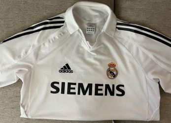 Real Madrid - R9 Ronaldo Classic Jersey (Medium)