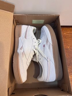 Reebok women's shoes $40 size US 6