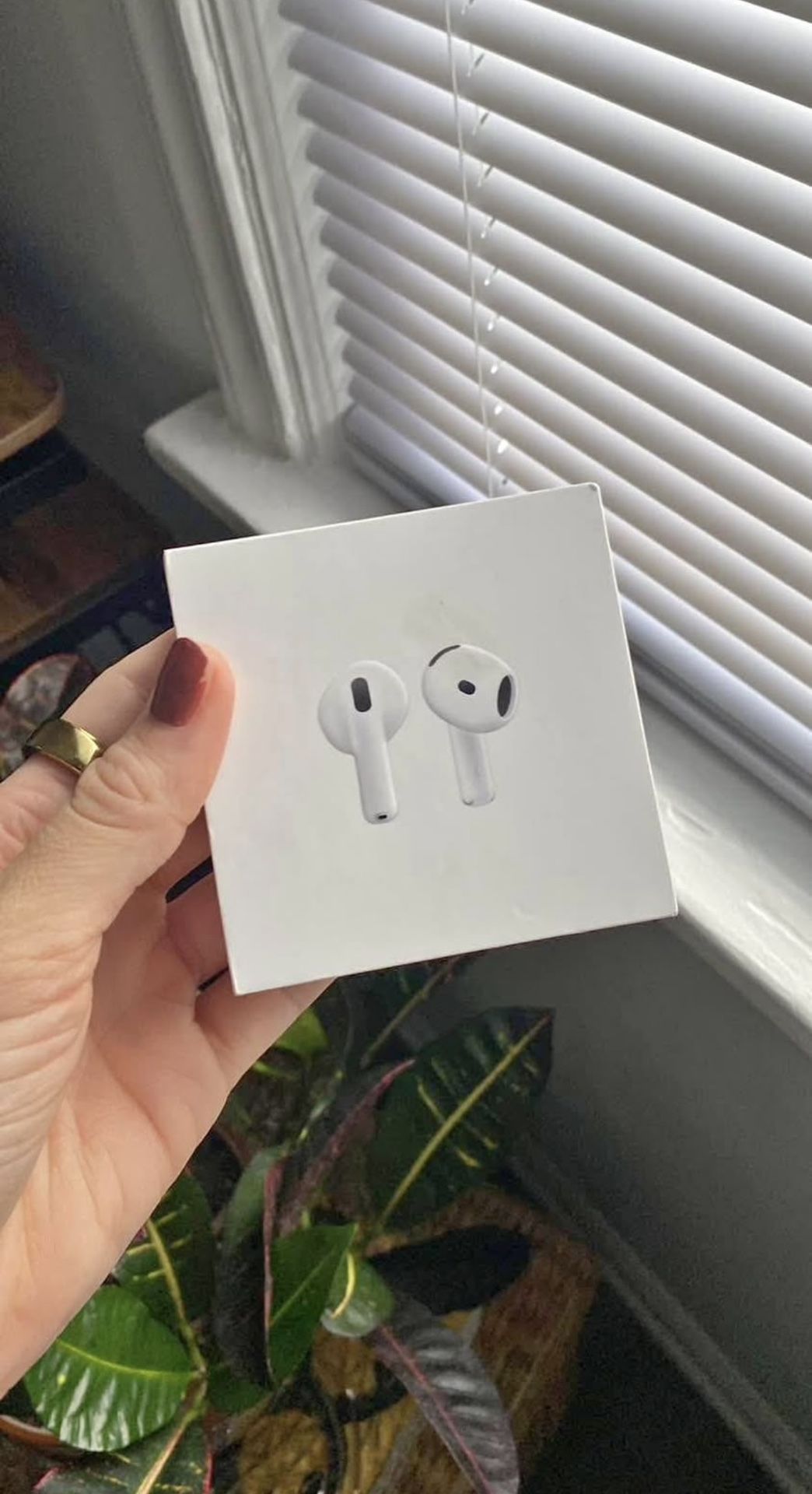 AirPods 4