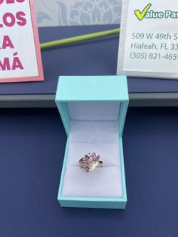10K Gold Women's Ring – Floral "Marquise" Design
