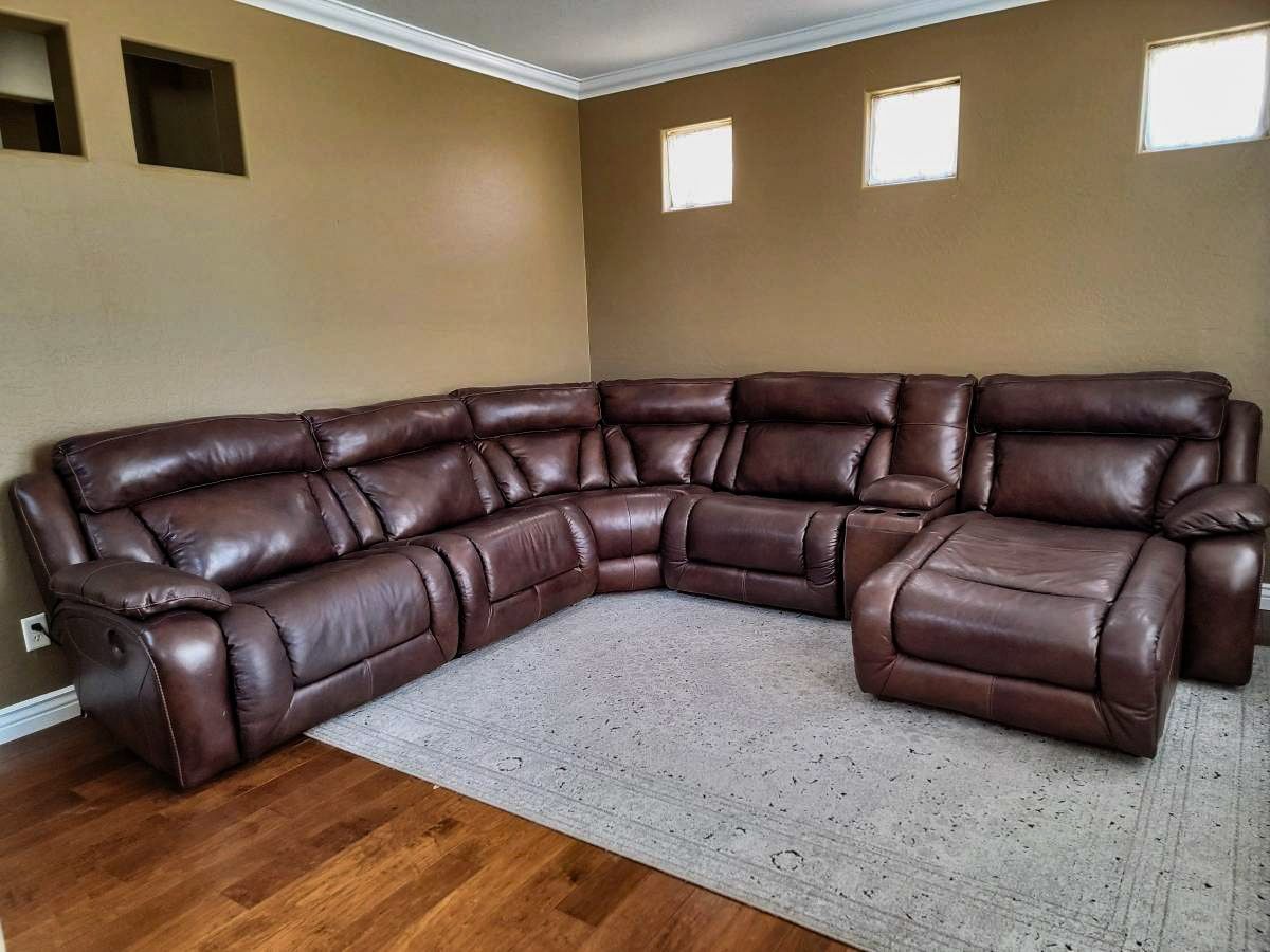 Reclining Leather Sectional w/ Chaise Lounge