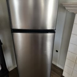 Conservator Refrigerator 7.1 cu ft
