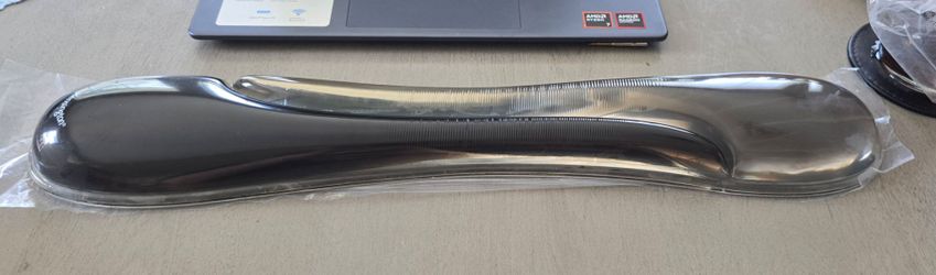 Kensington Duo Gel Wave Full Length Keyboard Wrist Rest K62397AM, Grey/black