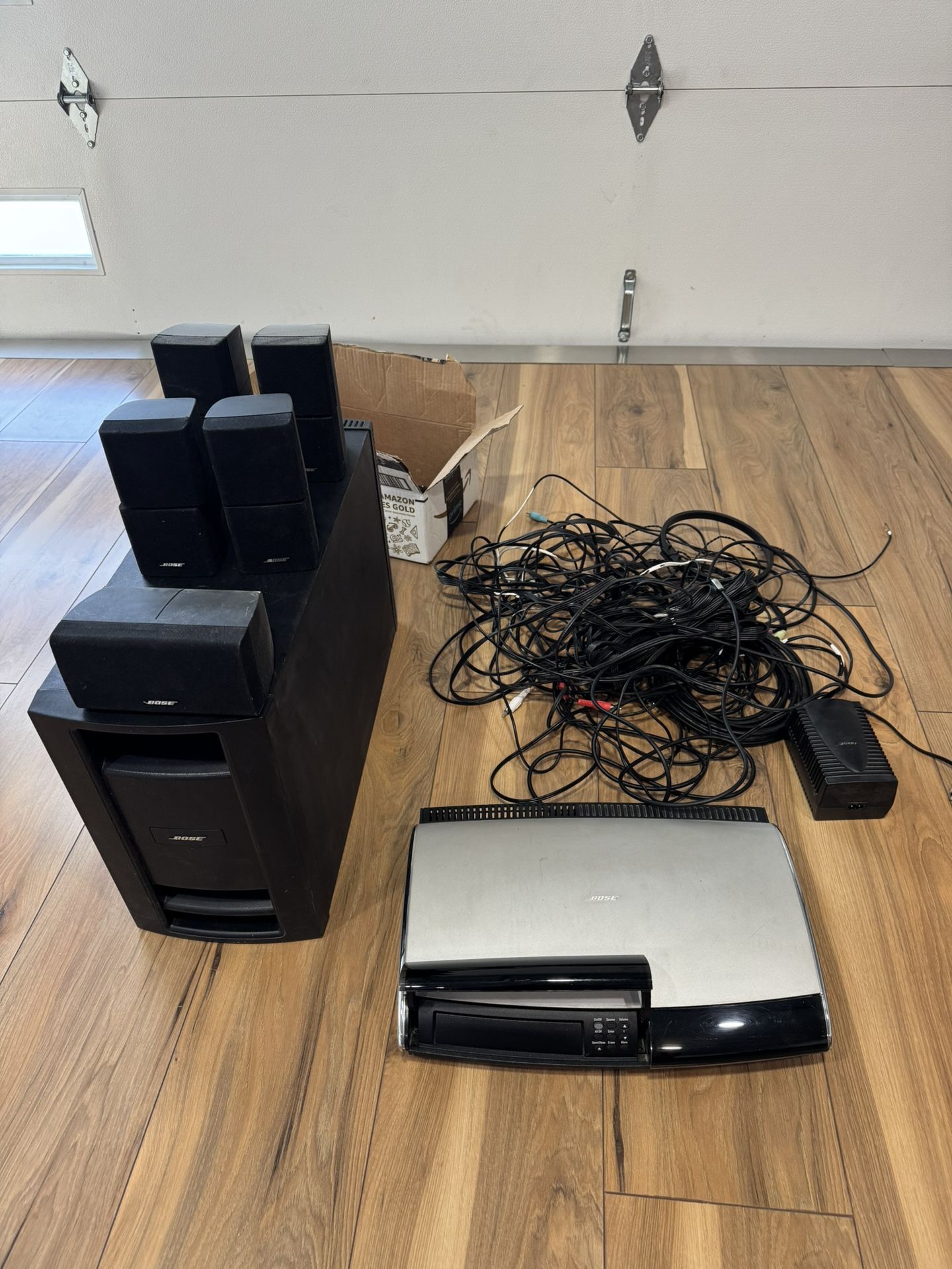 Bose Home Surround Sound System AV18 Media Center