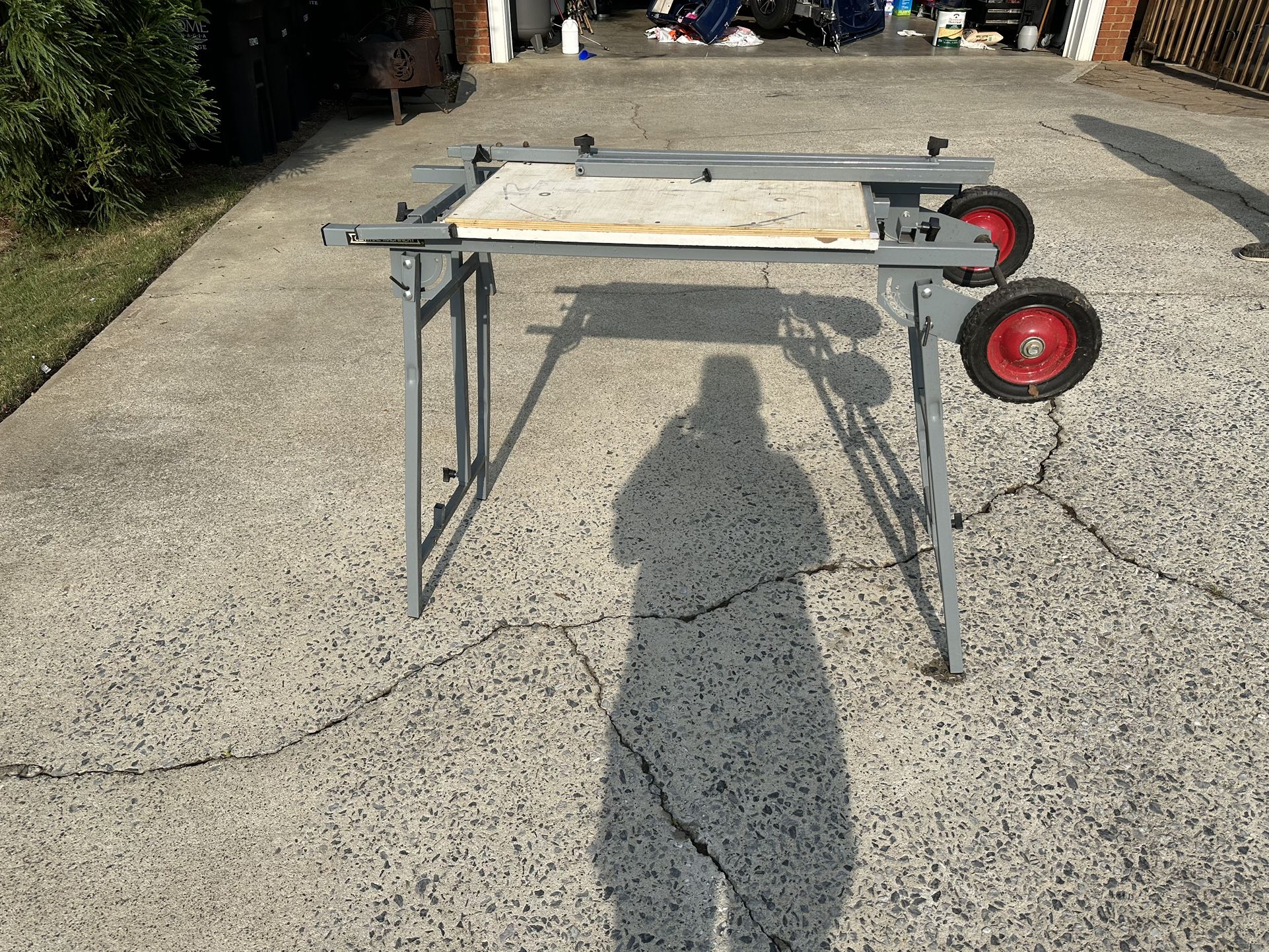 Harbor Freight Tools 40612 - Mobile Folding Power Tool Stand