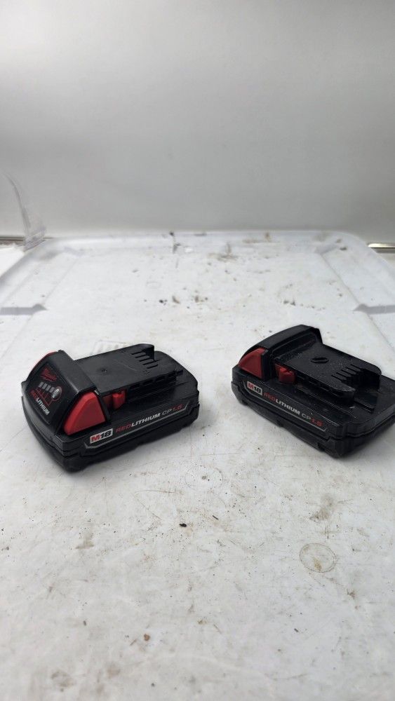 set 2 Milwaukee M18 Battery 1.5Ah 48-11-1815 18V Red Lithium Ion