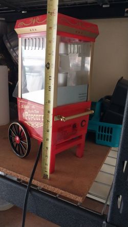 NOSTALGIA SMALL POPCORN MACHINE NEW IN BOX
