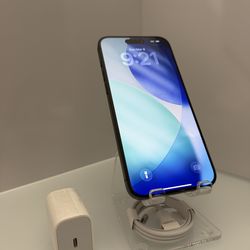 iPhone 15 Pro Max 1TB Unlocked - Black Titanium + Cable & Charger